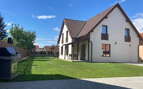 Fenyő Apartman House Ii.